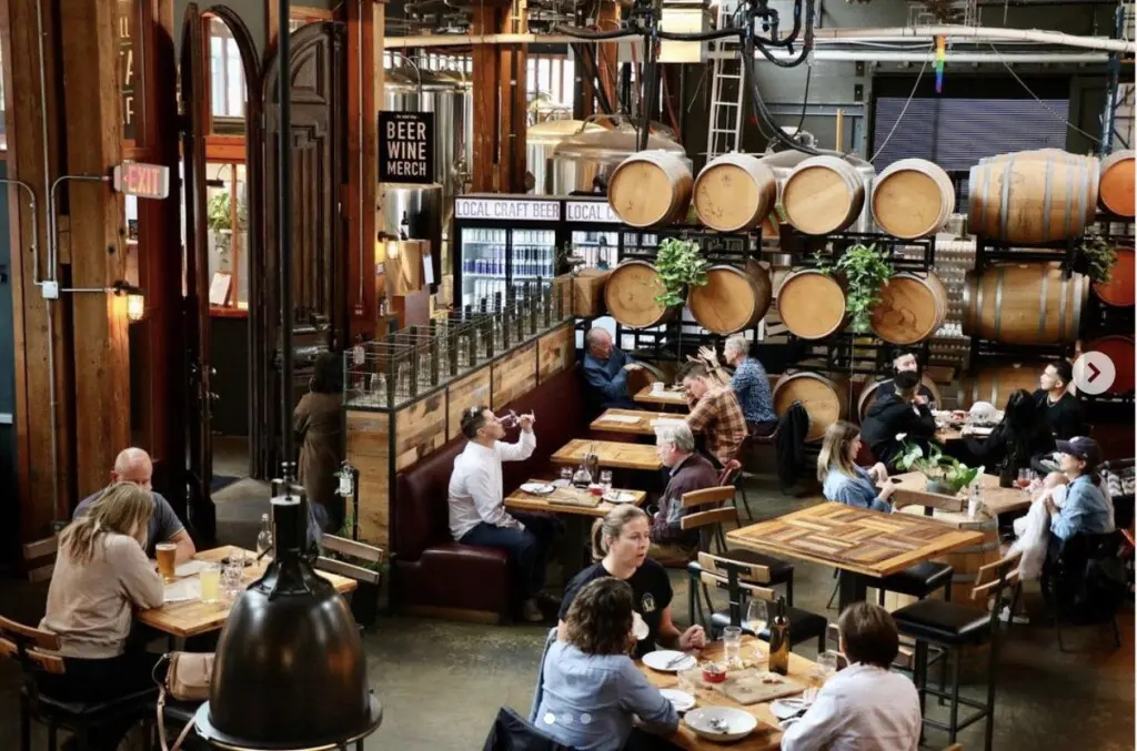 Just minutes away, Belgard Kitchen offers gourmet pizzas, small plates, and local wines in a stunning wood-lined space — a warm, lively spot to enjoy Vancouver’s culinary scene.