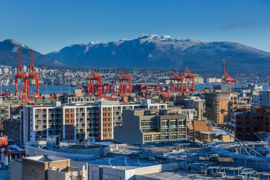 Scenic Splendor — take in breathtaking views of Vancouver’s harbour framed by snow-capped mountains. A stunning reminder of the city’s unique blend of natural beauty and vibrant urban life.