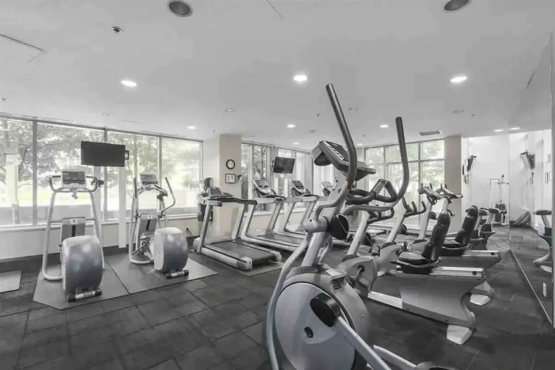 Step into relaxation in the spacious cedar sauna, located on the second floor. Perfect for unwinding tired muscles and rejuvenating after a day of exploring or working in Vancouver.