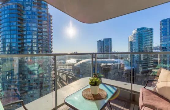 Guests can unwind on the private balcony, where sweeping city views showcase Vancouver’s modern skyline and lively atmosphere. From quiet mornings with coffee to golden-hour sunsets, this inviting outdoor space offers a peaceful escape above the city.