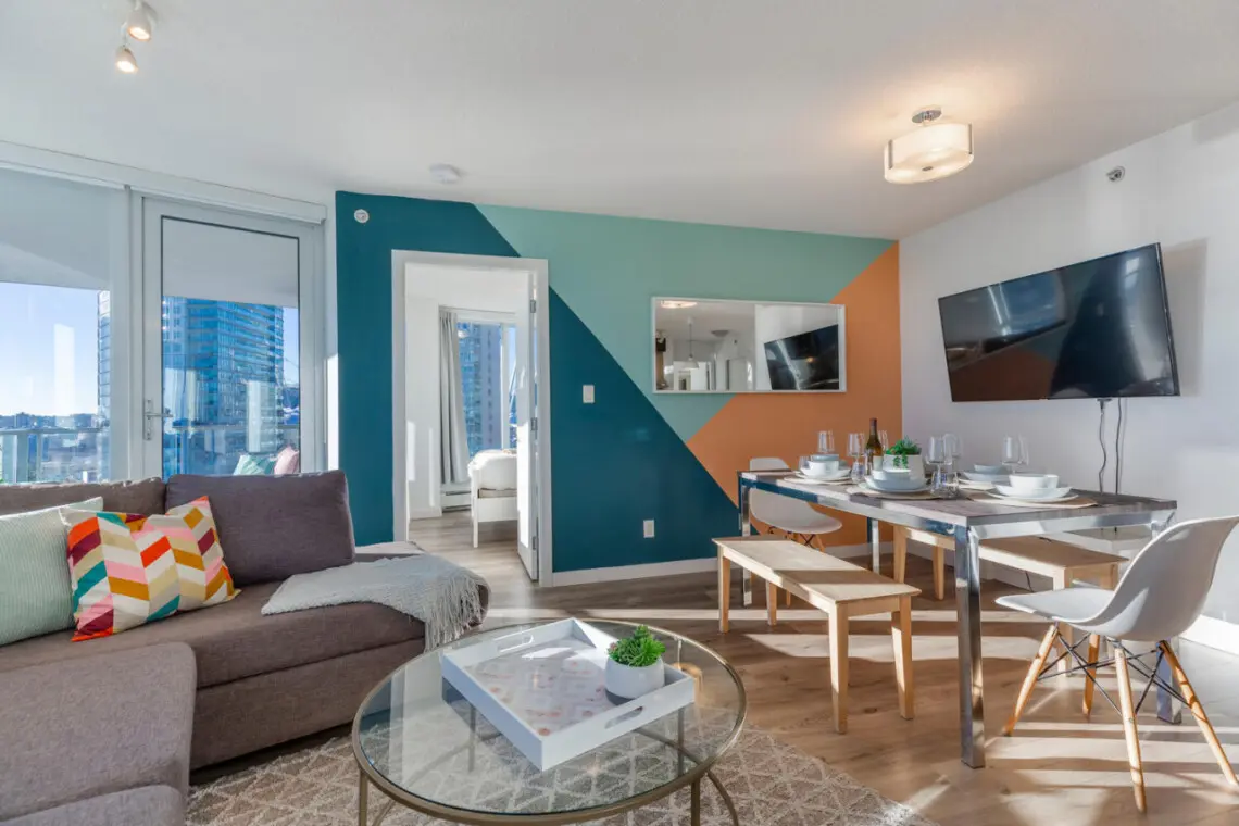 An urban oasis filled with natural light and modern charm — this open living space balances city energy with home-like tranquility. Perfect for relaxing, dining, or simply enjoying the skyline views of downtown Vancouver.