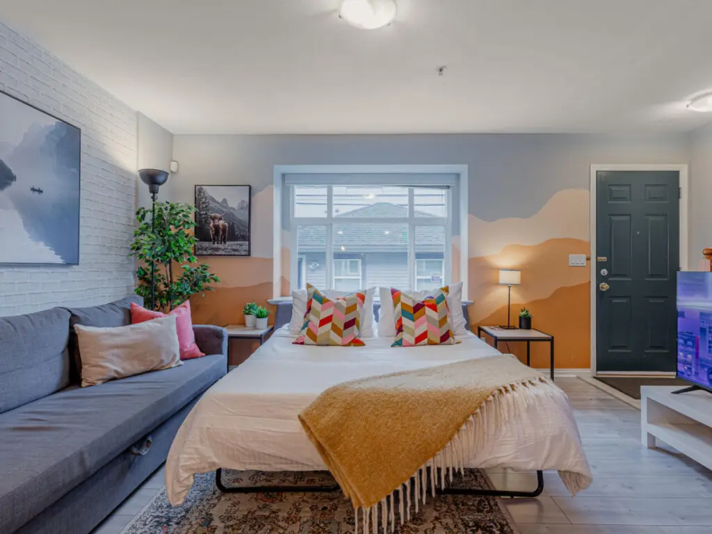 The living room sofa conveniently transforms into a comfortable pull-out bed, offering a relaxing place for up to two guests to rest. Perfect for families or groups needing extra sleeping space without sacrificing comfort or style.