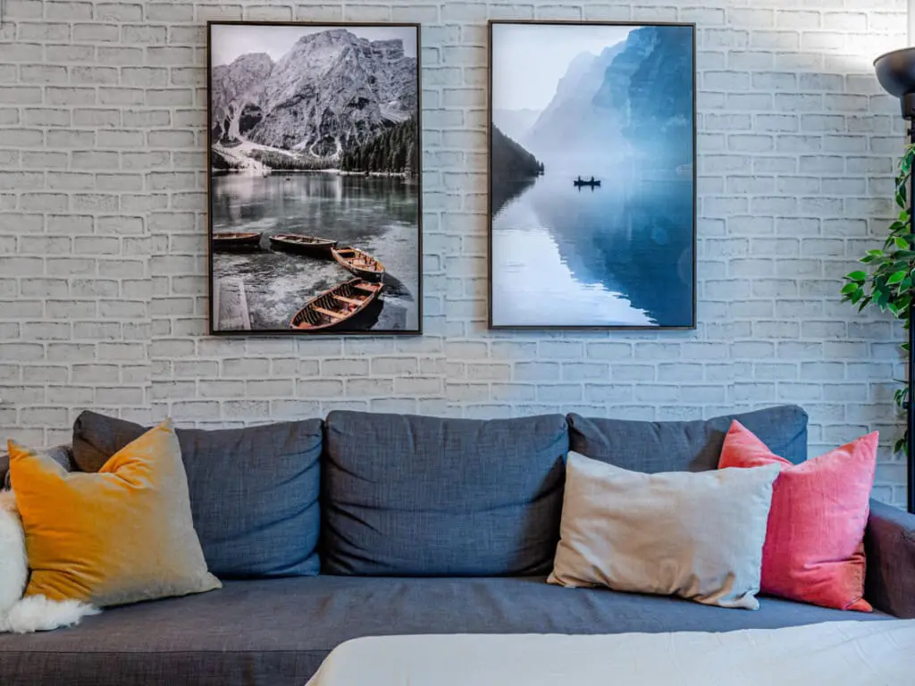 Gather in the spacious living room, where soft textures and mountain-inspired artwork create a calm, inviting setting. Perfect for relaxing with family or friends during your Vancouver stay.