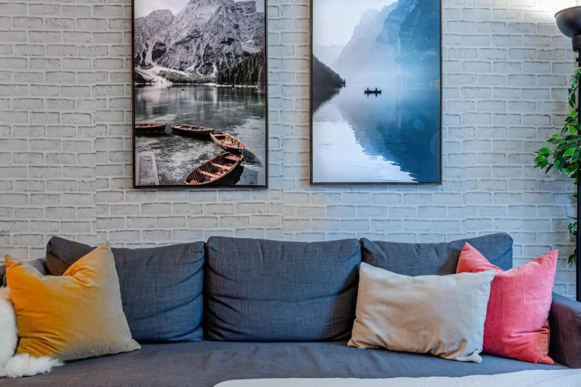 Gather in the spacious living room, where soft textures and mountain-inspired artwork create a calm, inviting setting. Perfect for relaxing with family or friends during your Vancouver stay.