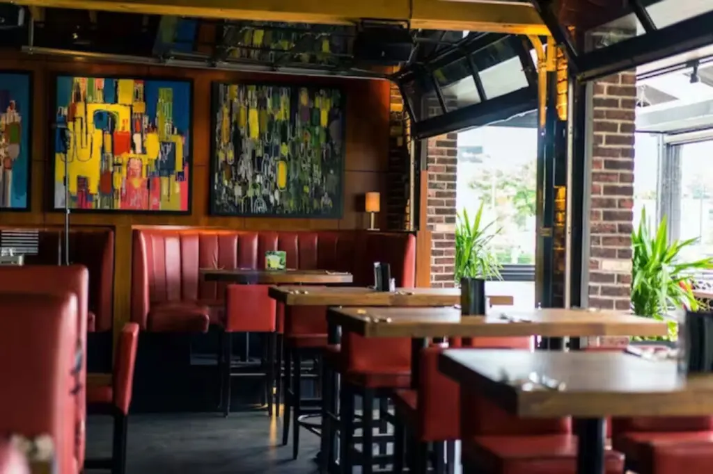 Cactus Club Café is just a 5-minute drive away — perfect for enjoying West Coast-inspired dishes and cocktails in a stylish, relaxed setting.