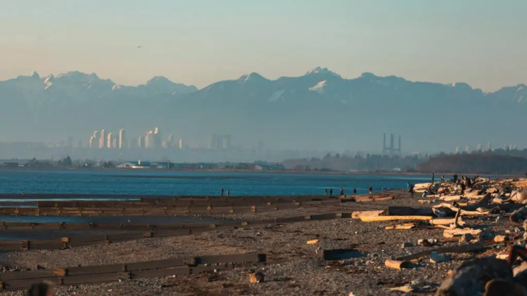 Enjoy stunning views of the coastal mountains from Crescent Beach, where the city skyline meets the natural beauty of Vancouver’s shoreline — a peaceful spot to take in the scenery year-round.