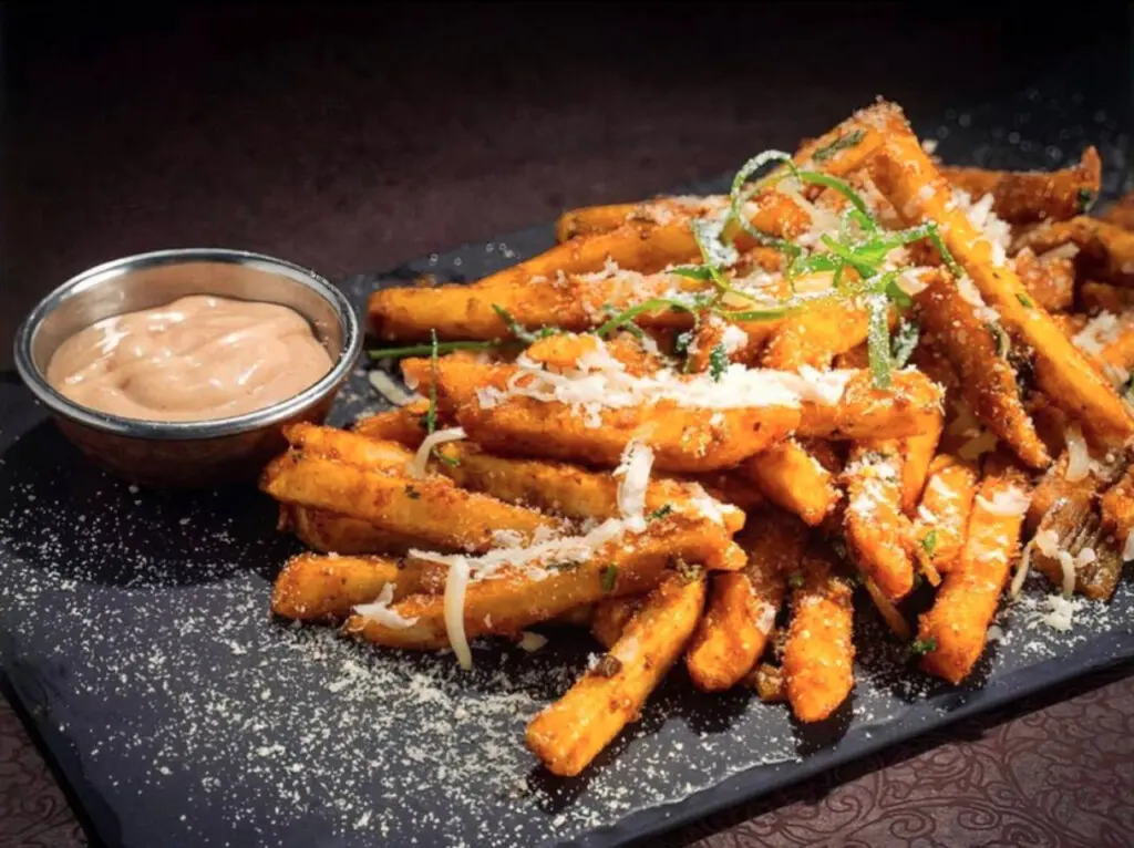 Located nearby, Tasty’s Indian Bistro serves flavorful Indian dishes and creative appetizers — perfect for sharing and savoring in a modern, inviting atmosphere.