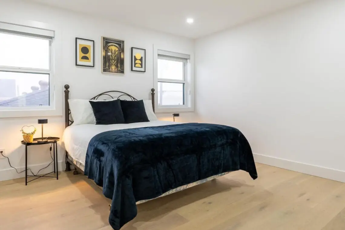 Located upstairs, this spacious bedroom offers plenty of room to settle in and make yourself at home. With its cozy queen bed, soft textures, and ample natural light, it’s an inviting retreat for rest and relaxation during your Vancouver stay.