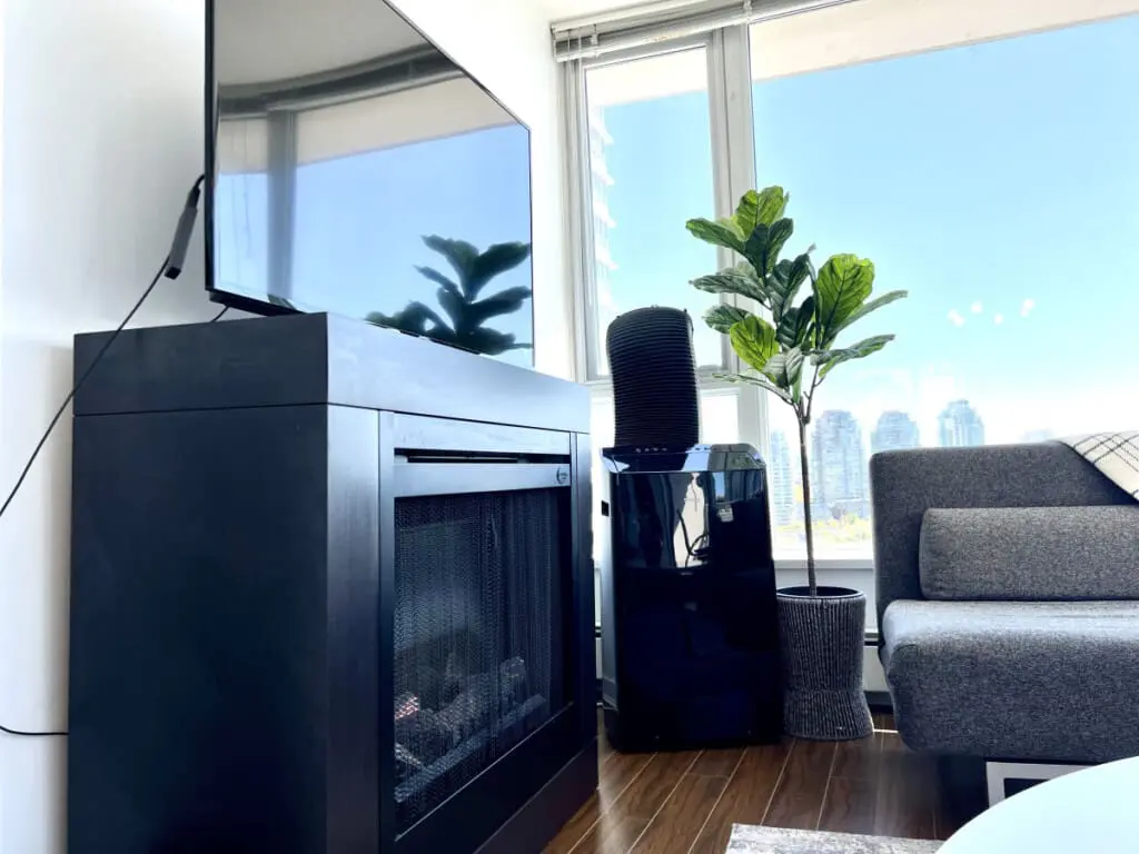 Unwind by the modern fireplace and enjoy cozy evenings with your favorite shows — the perfect blend of warmth, comfort, and city views in your Vancouver suite.