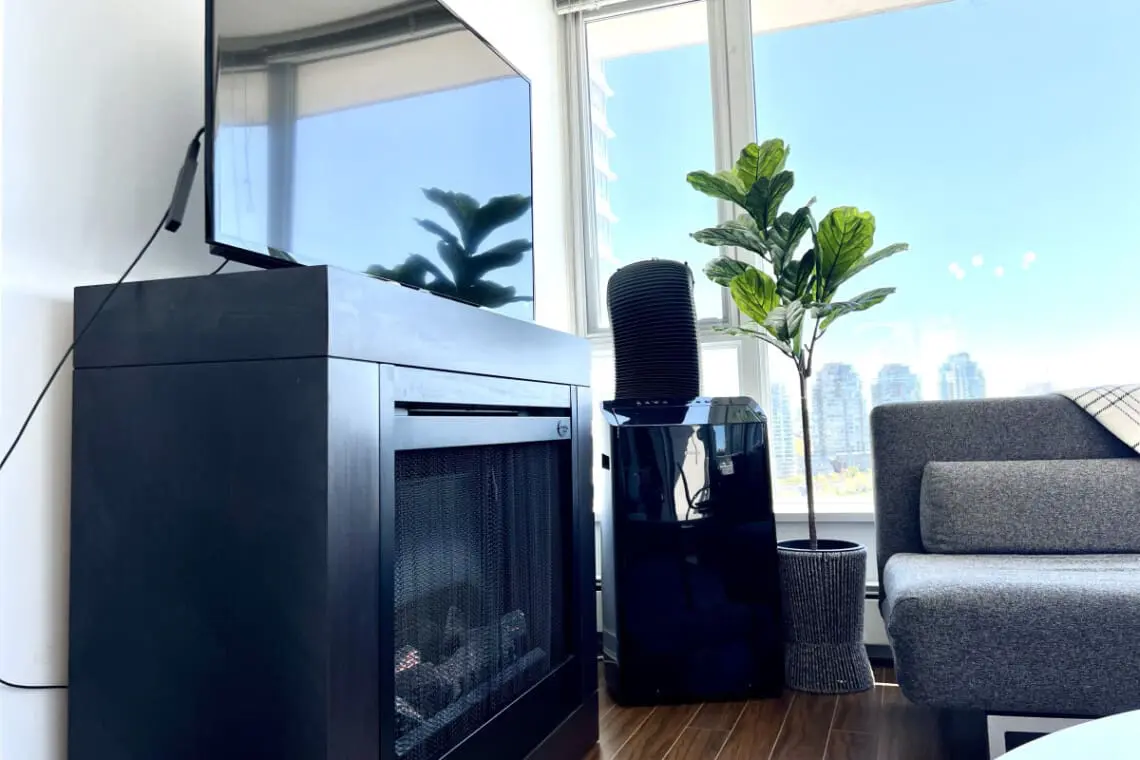 Unwind by the modern fireplace and enjoy cozy evenings with your favorite shows — the perfect blend of warmth, comfort, and city views in your Vancouver suite.