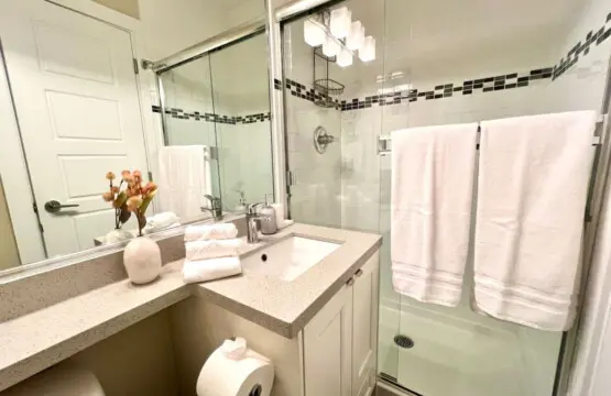 Bright and modern, this first-floor full bathroom offers a refreshing space complete with all essential amenities and fresh towels for your stay.