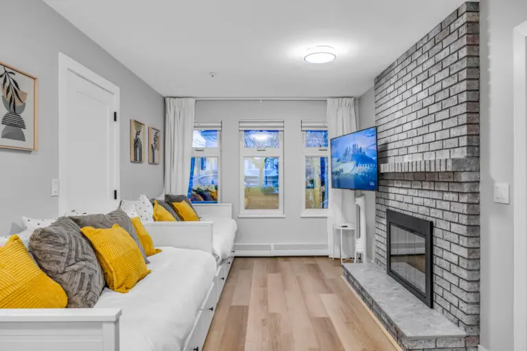Bedroom Guest Suite Near Metrotown