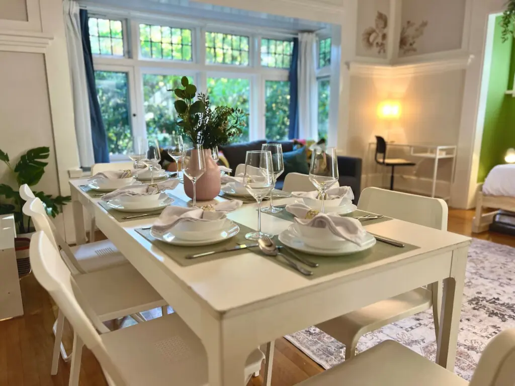 Set for shared meals and conversation, this bright dining area offers a warm, welcoming atmosphere — perfect for relaxed gatherings during your Vancouver stay.