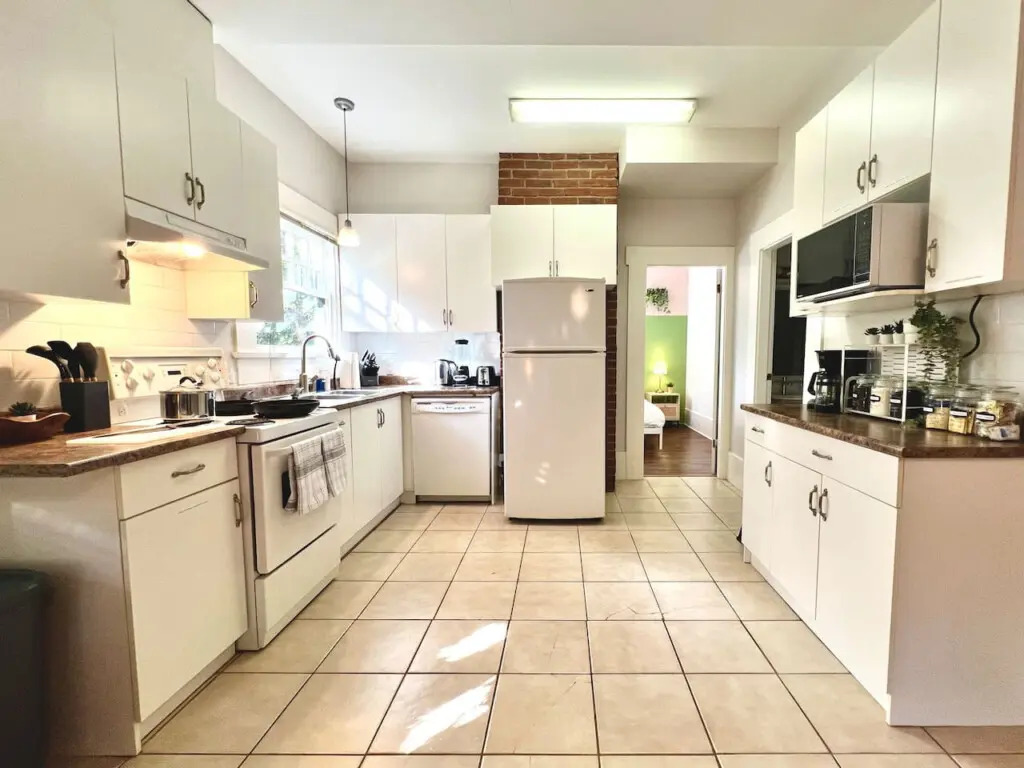 Spacious and well-equipped, this bright kitchen offers everything guests need to cook, dine, and feel at home. A perfect blend of modern convenience and cozy Vancouver charm.