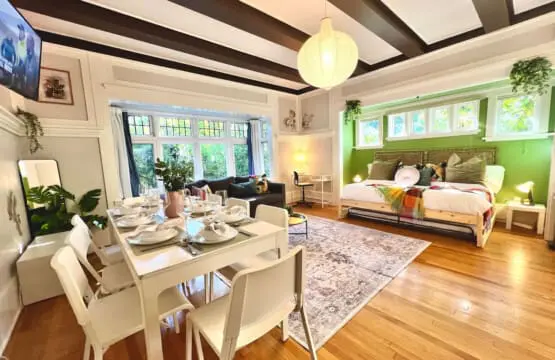 This open, light-filled suite combines dining, lounging, and sleeping areas in one inviting space. A perfect blend of modern comfort and cozy charm for a relaxing Vancouver getaway.