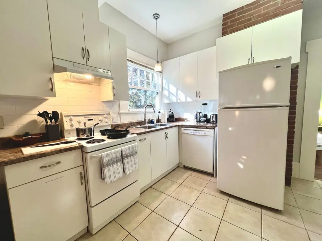 This bright, fully equipped kitchen features modern appliances and plenty of space for easy meal prep — ideal for guests seeking the comforts of home during their Vancouver stay.