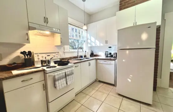 This bright, fully equipped kitchen features modern appliances and plenty of space for easy meal prep — ideal for guests seeking the comforts of home during their Vancouver stay.