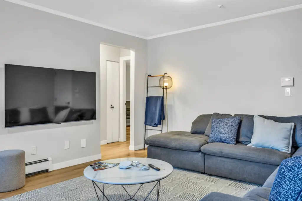 Unwind on the plush sectional and enjoy your favorite shows on the smart TV — a cozy and stylish space to relax after a day in Vancouver.