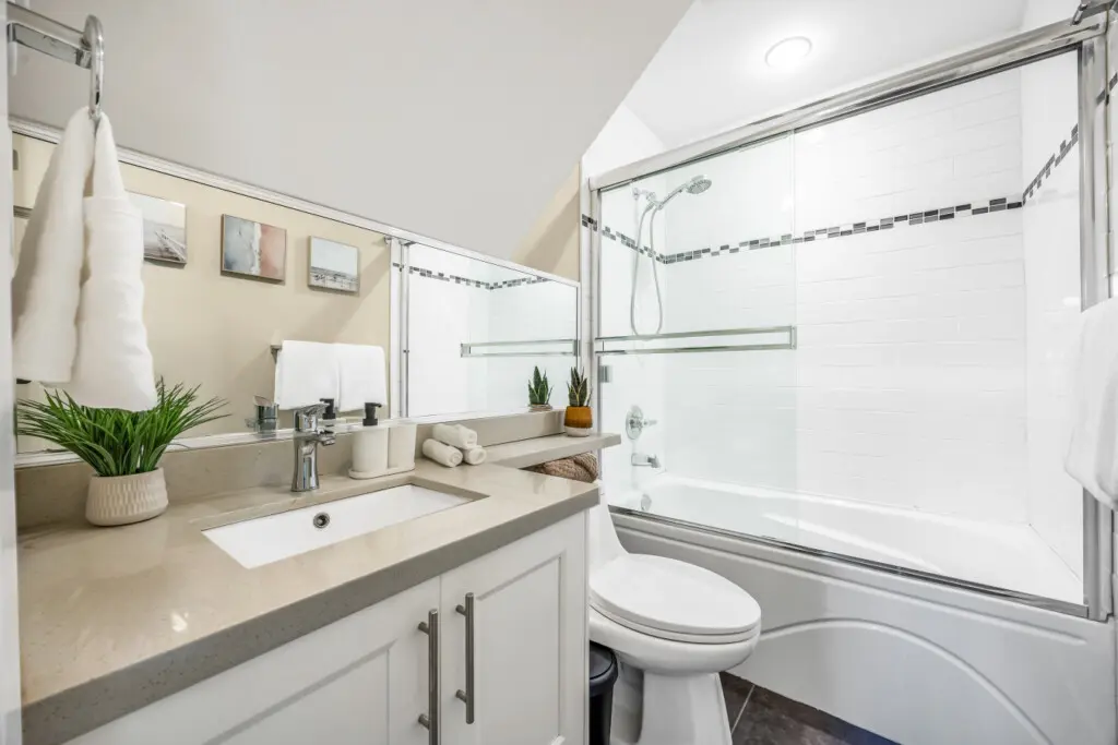 Bright and spotless ensuite bathroom for Bedroom 1, featuring a bathtub and toilet for added comfort — conveniently located on the first floor, just off the King Bedroom.