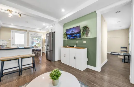 Open-concept living area with a seamless flow into the fully equipped kitchen—perfect for relaxing and entertaining.