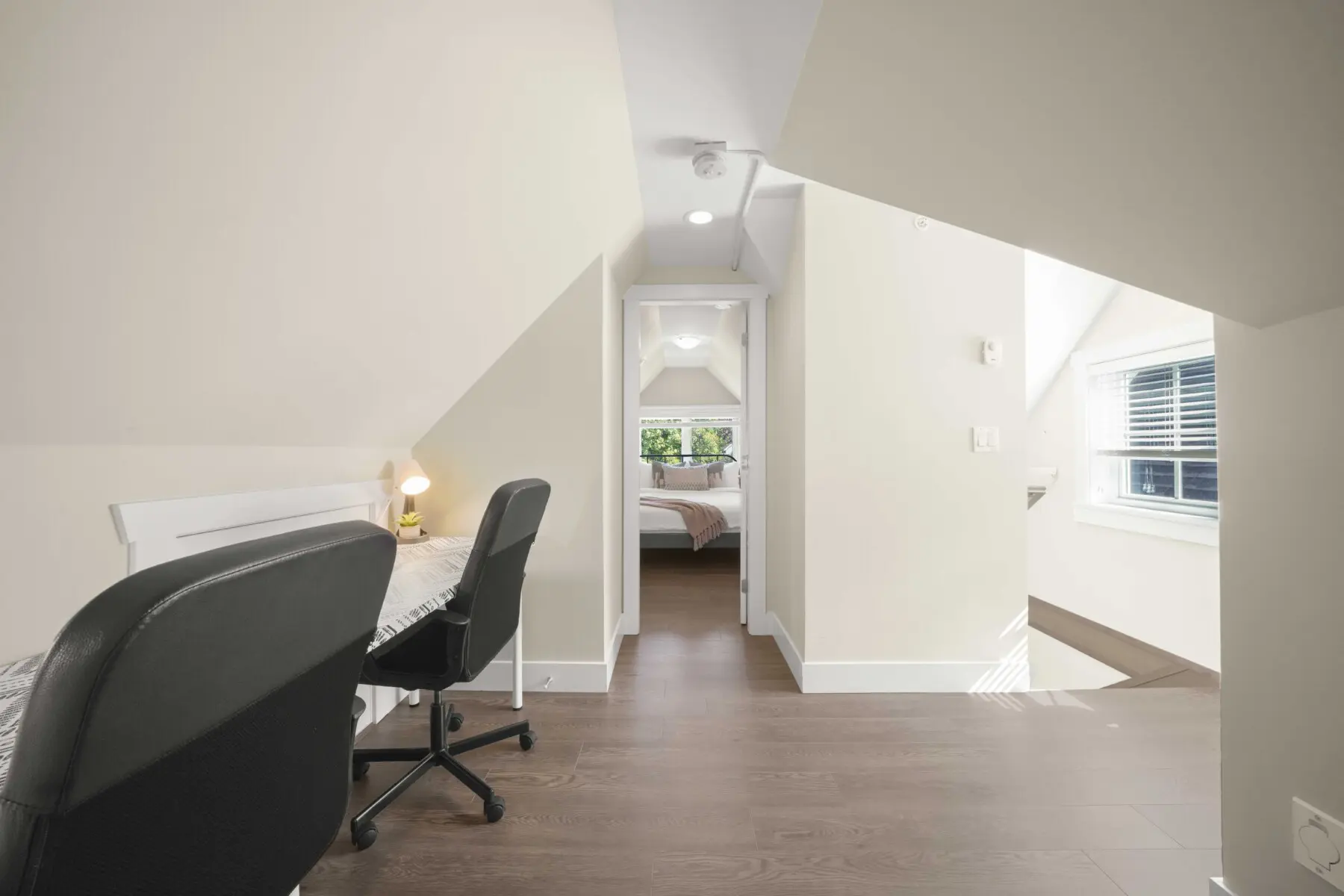Nestled on the third floor, this bright open office offers a calm and focused space for two. Whether working remotely or planning the next Vancouver adventure, guests can enjoy a peaceful environment filled with natural light and modern simplicity.